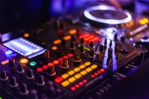 Mesa de mezclas para música electrónica